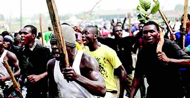 BREAKING: Irate youths shut Radio Nigeria, Amuludun FM in Ibadan