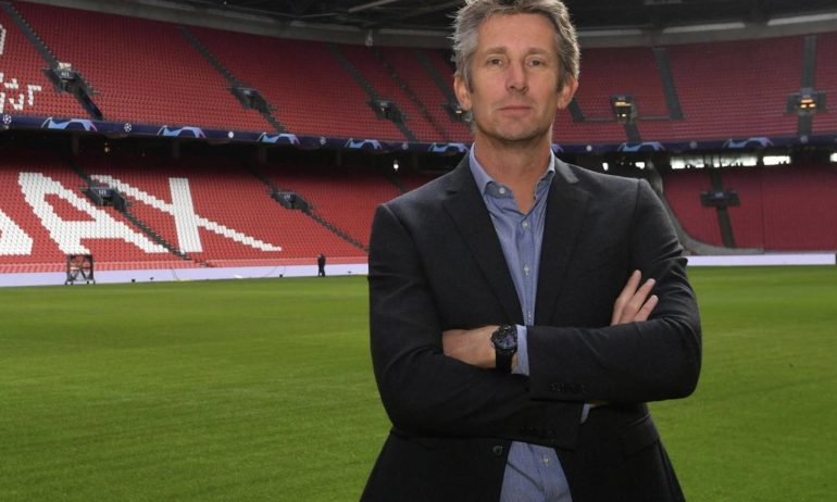 Van der Sar quits CEO position at Ajax